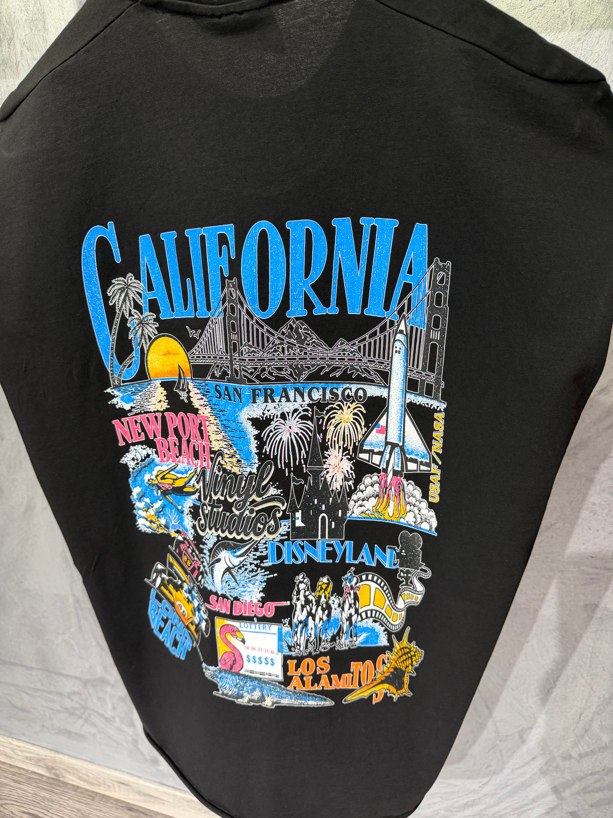 Vinyl sleeveless tee california coast black - oversized