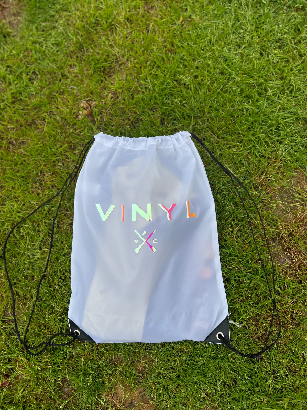 Vinyl gymsack white with embossed iridescent logo