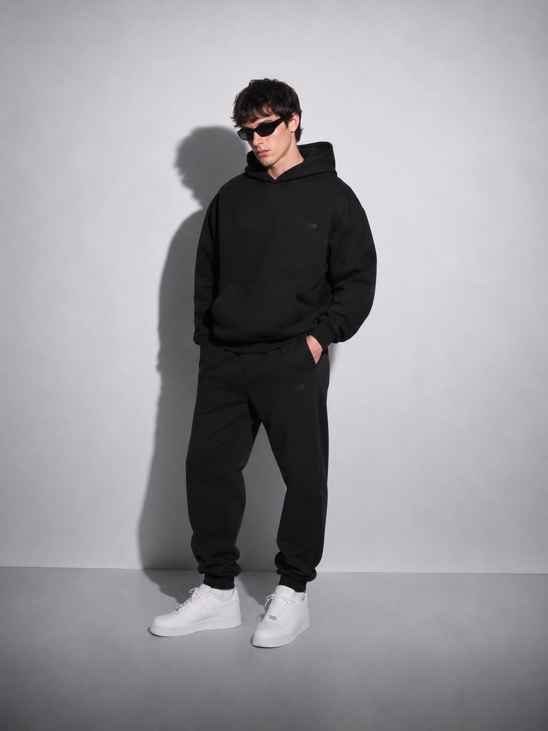 Modern basic hoodie black