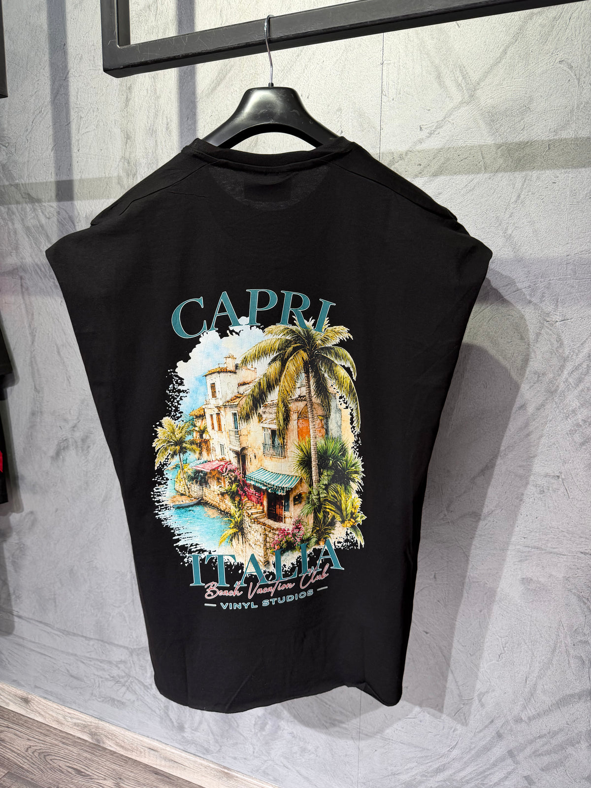 Vinyl sleeveless tee capri italia resort black - oversized